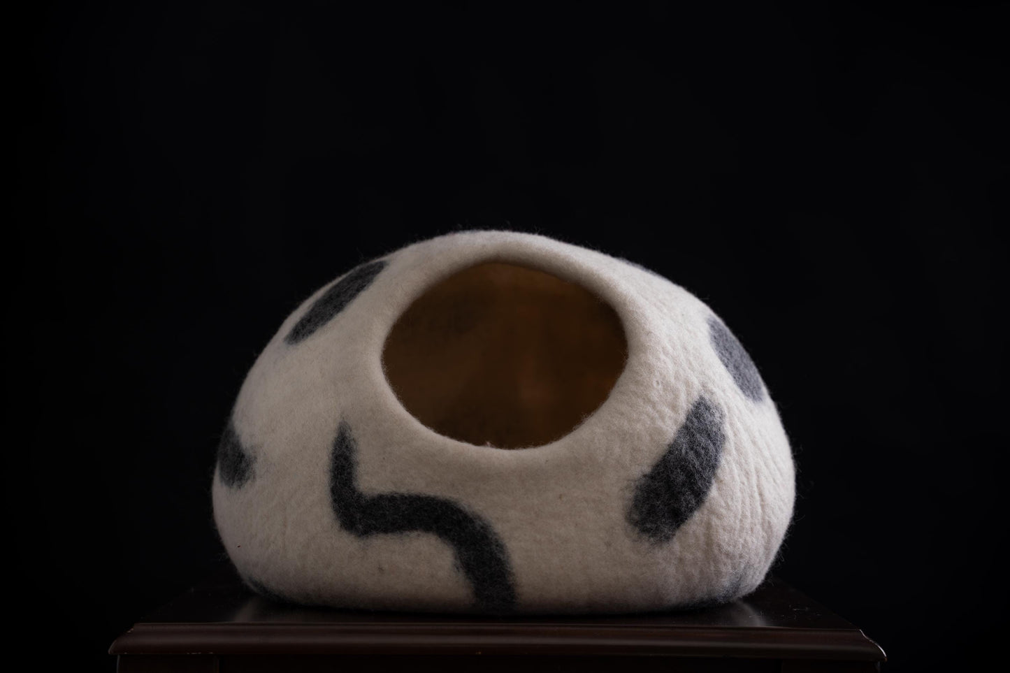 Handmade Felt Cat Cave Bed – Natural Wool Pet Pod – Eco-Friendly Cozy House
