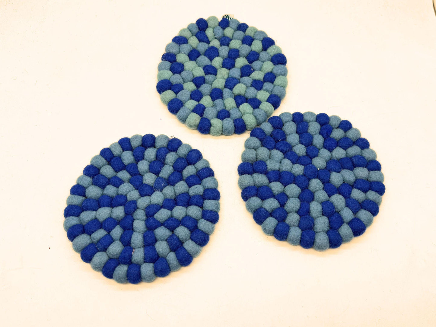 Set of 3 Blue Felt Ball Trivets – 20cm Wool Table Protection, Kitchen Décor