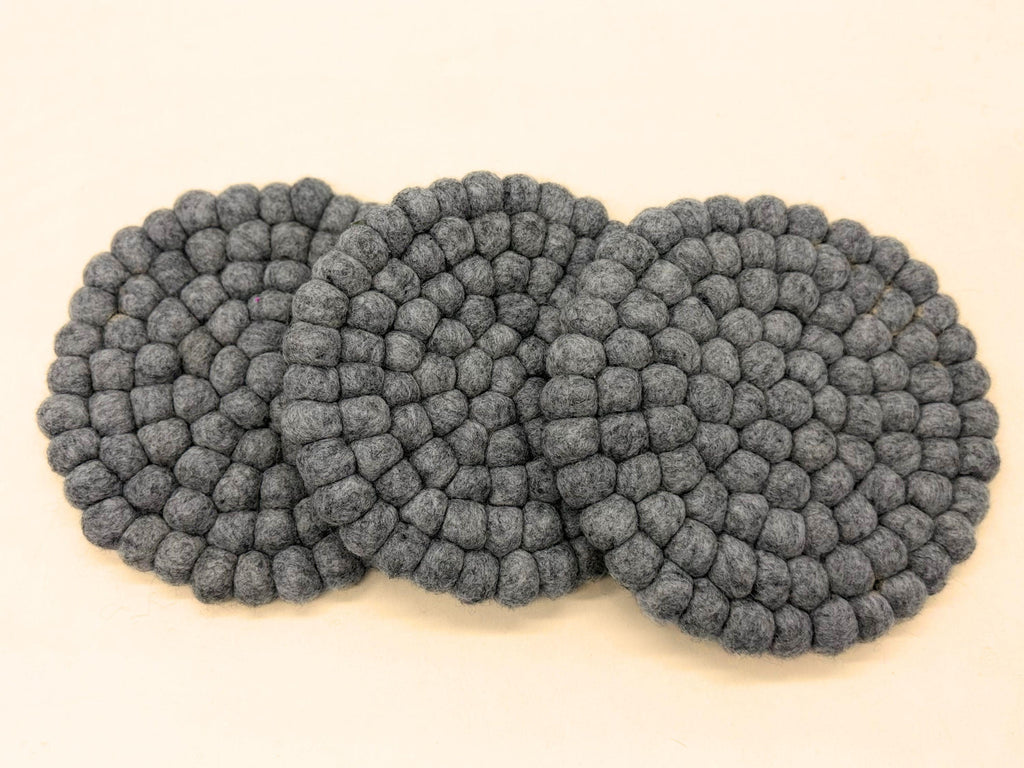 Grey Felt Ball Trivet Set – 20cm Round Wool Table Protector, Minimalist Kitchen Décor