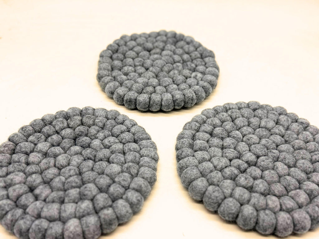 Grey Felt Ball Trivet Set – 20cm Round Wool Table Protector, Minimalist Kitchen Décor